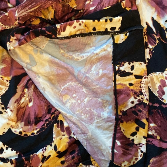 CACIQUE FLORAL WRAP STYLE 3/4 LENGTH ROBE - Picture 3 of 9